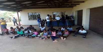 118.K3 lunchtime feeding